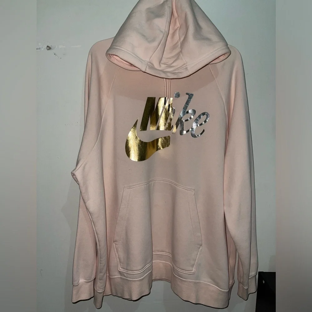 NIKE WOMENS Plus Size SPORTSWEAR RALLY METALLIC-LOGO Pull OVER HOODIE